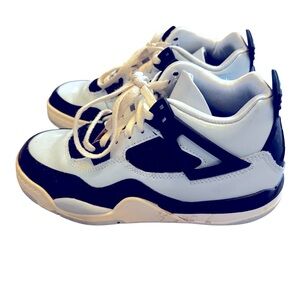 Little Kid's size 2 Jordan 4 Retro Pure Platinum/Metallic Gold